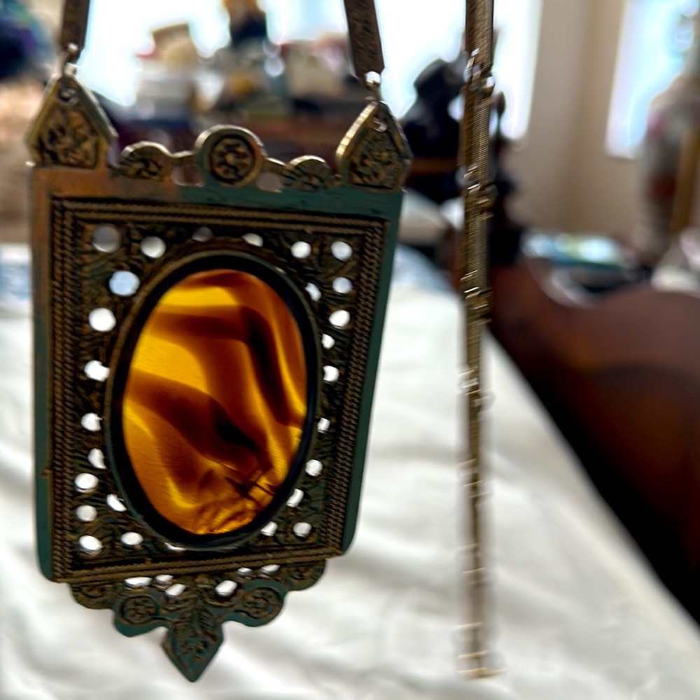 Gorgeous statement piece 40” framed large oval tortoise colored pendant - Picture 13 of 16